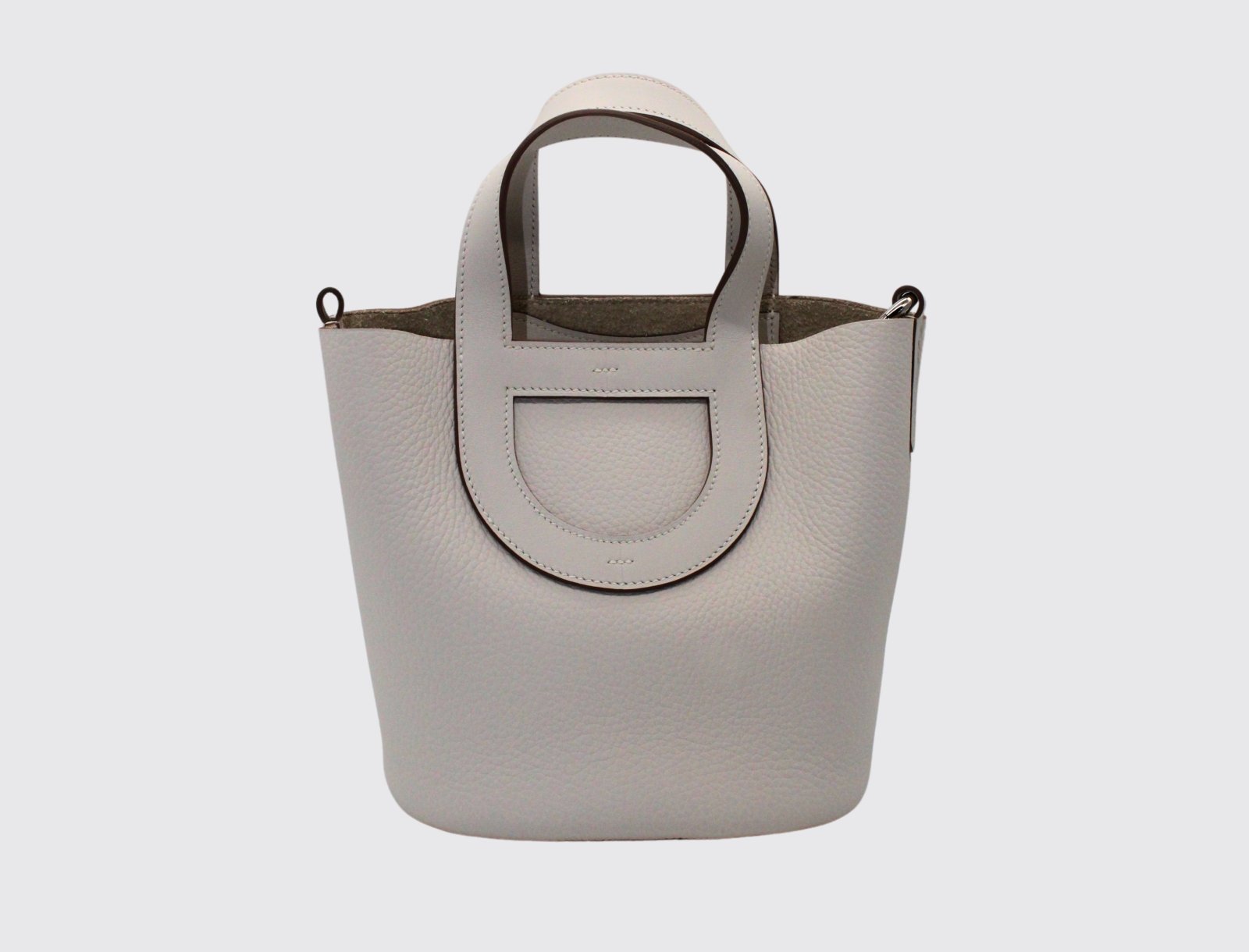 In-The-Loop_18_in_Gris_Pale_1-1.jpg Hermes In-The-Loop 18 in Gris Pale