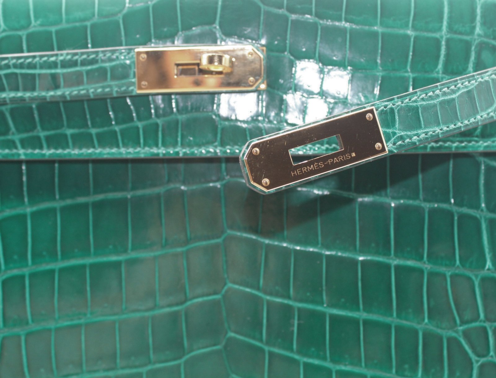 Preloved_Kelly_32_in_Vert_Emerald_5-1.jpg Hermes Kelly 32 in Vert Emerald