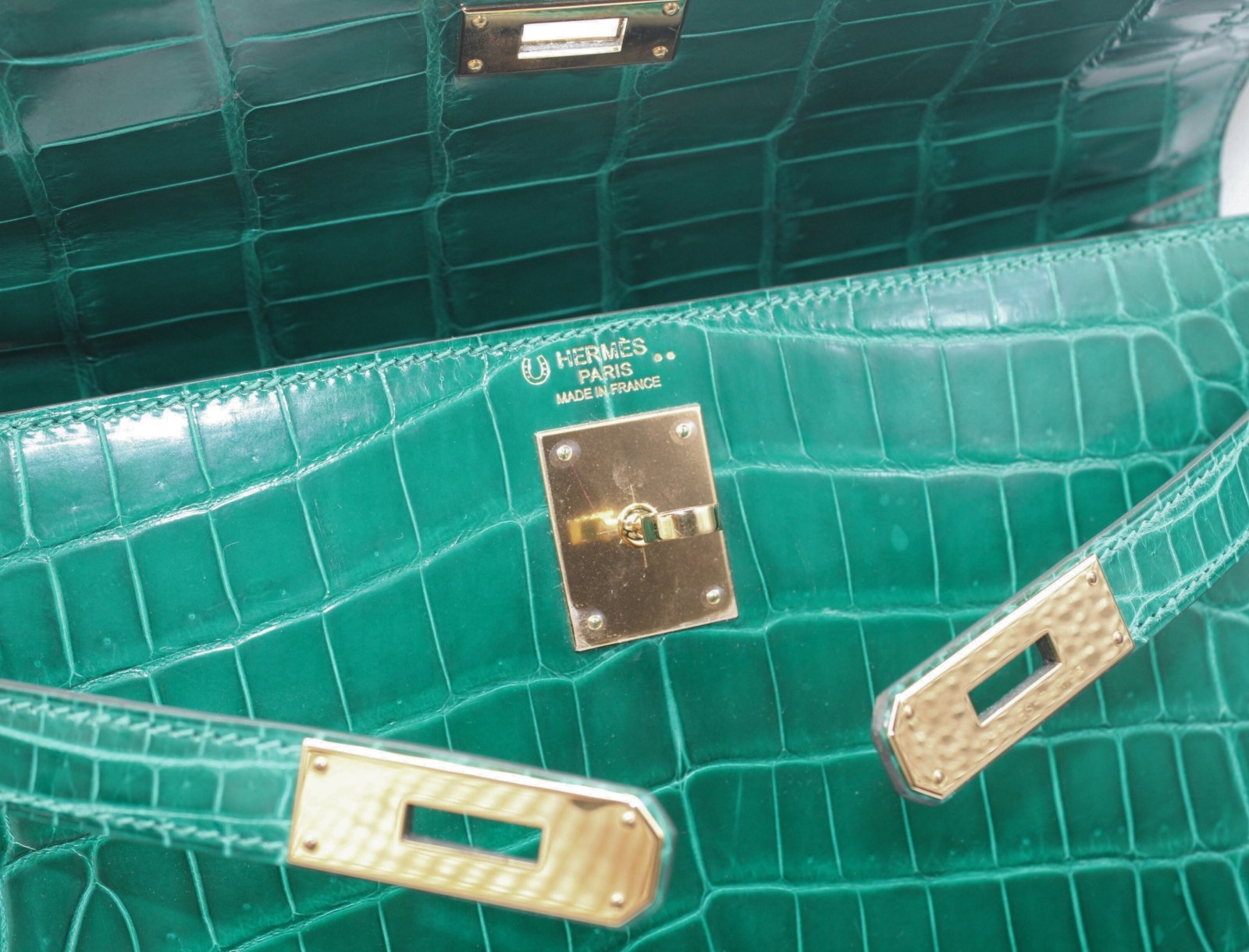 Preloved_Kelly_32_in_Vert_Emerald_7-1.jpg Hermes Kelly 32 in Vert Emerald